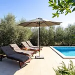 Idyllische Villa Mit Panorama Meerblick, Privatpool, Babybett, Aussendusche, Umgeben Von Oleander Und Oliven