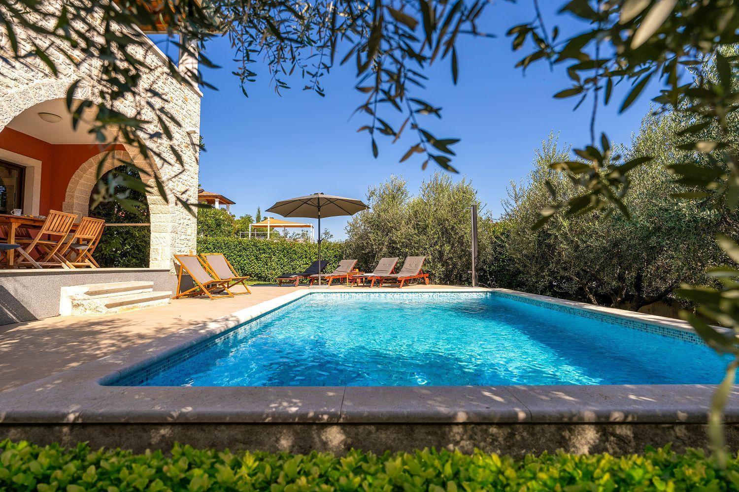 Idyllische Mit Panorama Meerblick, Privatpool, Babybett, Aussendusche, Umgeben Von Oleander Und Oliven Ferienhaus Poreč