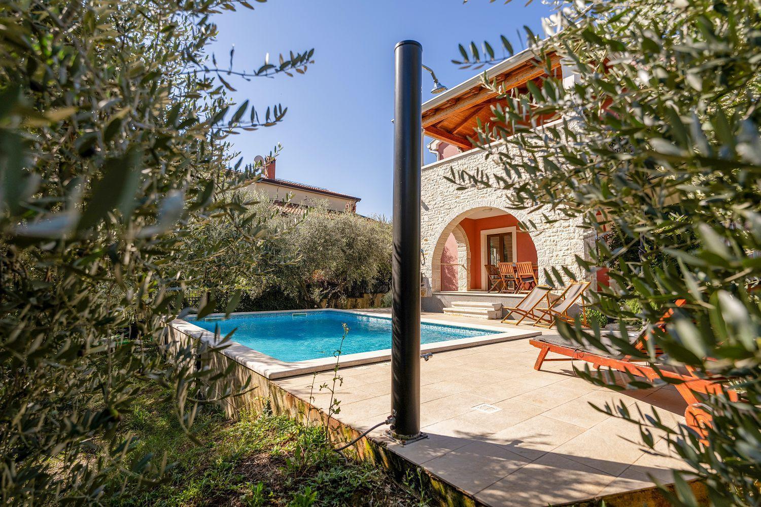 Ferienhaus Idyllische Mit Panorama Meerblick, Privatpool, Babybett, Aussendusche, Umgeben Von Oleander Und Oliven Poreč