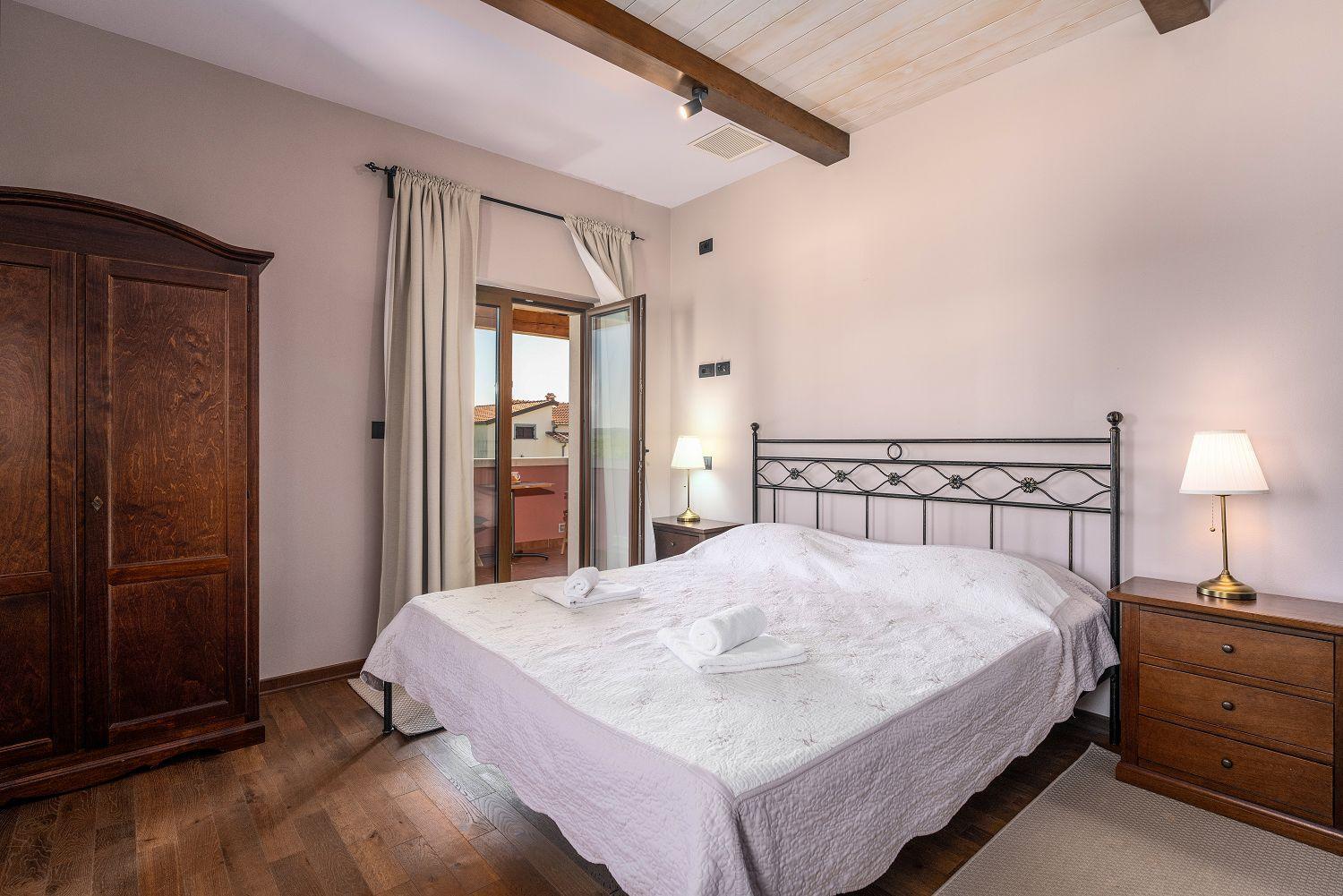 Ferienhaus Idyllische Mit Panorama Meerblick, Privatpool, Babybett, Aussendusche, Umgeben Von Oleander Und Oliven