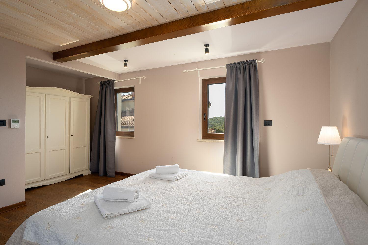 Idyllische Mit Panorama Meerblick, Privatpool, Babybett, Aussendusche, Umgeben Von Oleander Und Oliven *