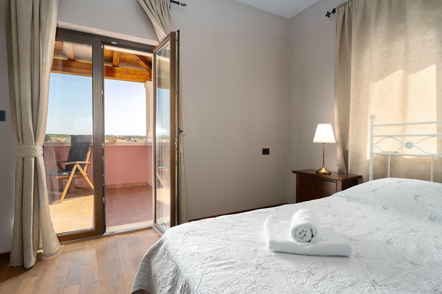 Ferienhaus Idyllische Mit Panorama Meerblick, Privatpool, Babybett, Aussendusche, Umgeben Von Oleander Und Oliven